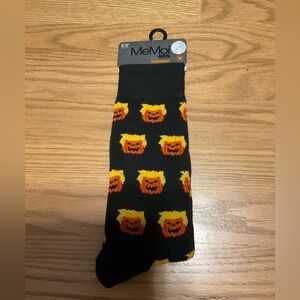 Men’s MeMoi Black Halloween Socks with Pumpkins.